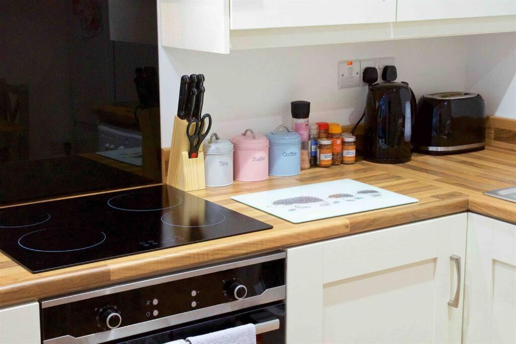 Newly Refurbished Flat, 1 Min From Galgorm * Cullybackey